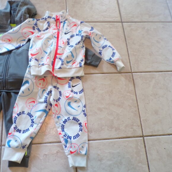 Toddler Boy Girl Two - 2pc Nike SweatSuits Sizes 2T & 3T 4 Pieces Swoosh - Picture 3 of 3